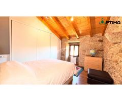 Casa de piedra en ayuntamiento de Boiro