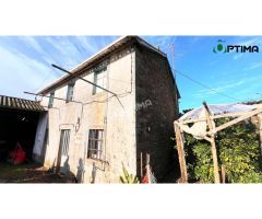Casa de piedra para rehabilitar en ayuntamiento de El Pino