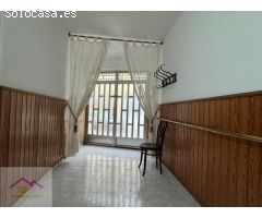 CASA DE DOS PLANTAS CON PATIO