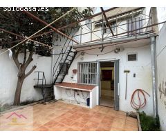 CASA DE DOS PLANTAS CON PATIO