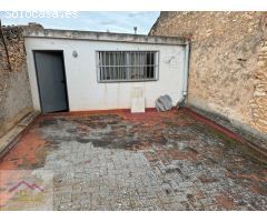 CASA DE DOS PLANTAS CON PATIO