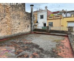 CASA DE DOS PLANTAS CON PATIO