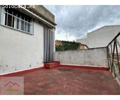 CASA DE DOS PLANTAS CON PATIO