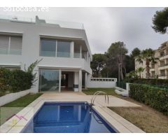 VIVIENDA FAMILIAR CON JARDIN Y PISCINA PRIVADA