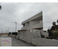 VIVIENDA FAMILIAR CON JARDIN Y PISCINA PRIVADA