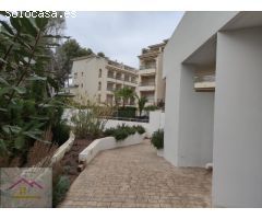 VIVIENDA FAMILIAR CON JARDIN Y PISCINA PRIVADA