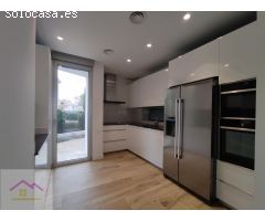 VIVIENDA FAMILIAR CON JARDIN Y PISCINA PRIVADA