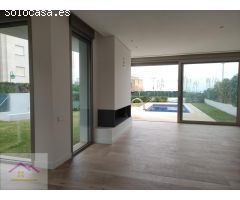 VIVIENDA FAMILIAR CON JARDIN Y PISCINA PRIVADA