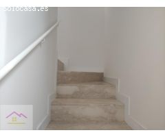 VIVIENDA FAMILIAR CON JARDIN Y PISCINA PRIVADA