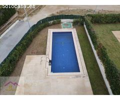 VIVIENDA FAMILIAR CON JARDIN Y PISCINA PRIVADA