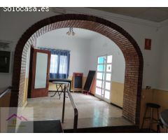GRAN OPORTUNIDAD CASA CON RESTAURANTE.