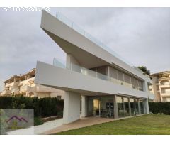 VIVIENDA FAMILIAR CON JARDIN Y PISCINA PRIVADA
