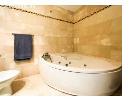 Amplio apartamento de 3 dormitorios en alquiler en Magna Marbella, Nueva