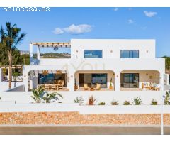 Villa de estilo ibicenco en venta en Moraira