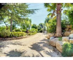 MAGNÍFICA FINCA CON 3 PROPIEDADES INDEPENDIENTES Y GRAN JARDÍN.