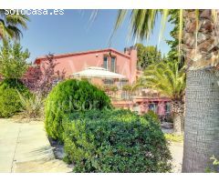 MAGNÍFICA FINCA CON 3 PROPIEDADES INDEPENDIENTES Y GRAN JARDÍN.
