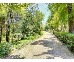 MAGNÍFICA FINCA CON 3 PROPIEDADES INDEPENDIENTES Y GRAN JARDÍN.