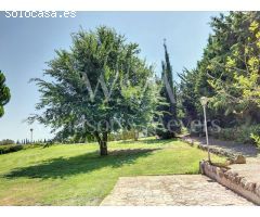 MAGNÍFICA FINCA CON 3 PROPIEDADES INDEPENDIENTES Y GRAN JARDÍN.