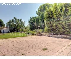 MAGNÍFICA FINCA CON 3 PROPIEDADES INDEPENDIENTES Y GRAN JARDÍN.