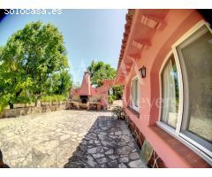 MAGNÍFICA FINCA CON 3 PROPIEDADES INDEPENDIENTES Y GRAN JARDÍN.