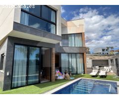 Formidable Villa con vistas al mar y ubicada frente al Campo de Golf de