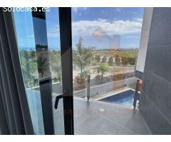 Formidable Villa con vistas al mar y ubicada frente al Campo de Golf de