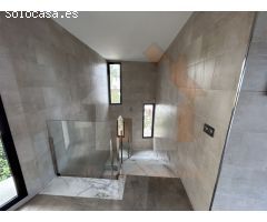 Formidable Villa con vistas al mar y ubicada frente al Campo de Golf de