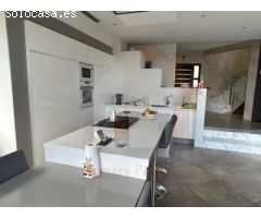 Formidable Villa con vistas al mar y ubicada frente al Campo de Golf de