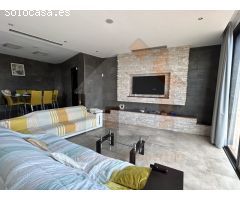 Formidable Villa con vistas al mar y ubicada frente al Campo de Golf de