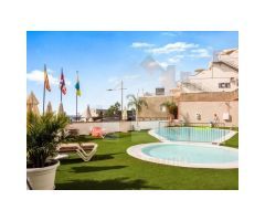 Apartamento con balcón y vistas al mar, a la piscina y las montañas en Puerto