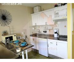 Apartamento con balcón y vistas al mar, a la piscina y las montañas en Puerto