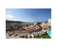 Apartamento con balcón y vistas al mar, a la piscina y las montañas en Puerto