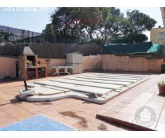 Casa muy soleada con piscina, parking y vistas en Tordera