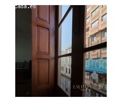 ¡Oportunidad Única! Espacioso Complejo de Oficinas en Calle Triana