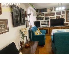 Se vende gran casa en la zona de El Barrio San Francisco, dispone de 4
