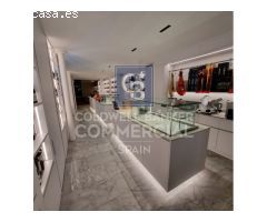 Traspaso de importante Comercio en calle dEnric Granados casi Diagonal