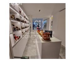 Traspaso de importante Comercio en calle dEnric Granados casi Diagonal