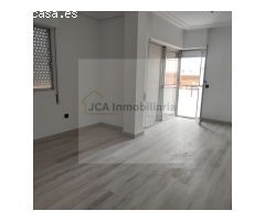 SE VENDE PISO DE 3 HABITACIONES Y 120 m2 EN CARAVACA DE LA CRUZ.