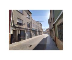 SE VENDE CASA EN BULLAS DE DOS PLANTAS CON 4 HABITACIONES.