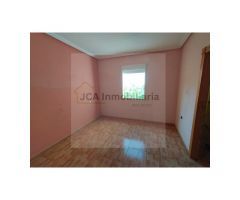 SE VENDE CASA EN BULLAS DE DOS PLANTAS CON 4 HABITACIONES.