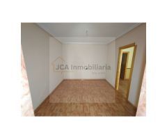 SE VENDE CASA EN BULLAS DE DOS PLANTAS CON 4 HABITACIONES.