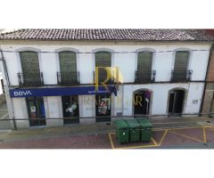 POLA DE GORDON: ¡¡Magnífico lote en el centro del Pueblo de 3 casas y 2 locales
