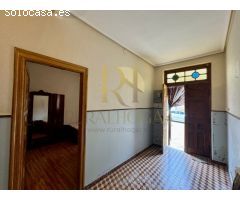 ACEBES DEL PÁRAMO: Casa con gran patio interior.