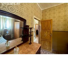 ACEBES DEL PÁRAMO: Casa con gran patio interior.