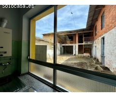ACEBES DEL PÁRAMO: Casa con gran patio interior.