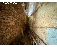 ACEBES DEL PÁRAMO: Casa con gran patio interior.