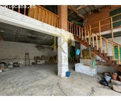 ACEBES DEL PÁRAMO: Casa con gran patio interior.