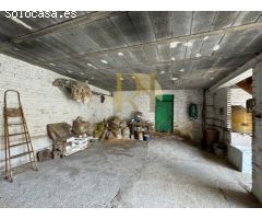 ACEBES DEL PÁRAMO: Casa con gran patio interior.