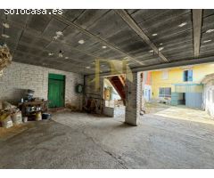 ACEBES DEL PÁRAMO: Casa con gran patio interior.