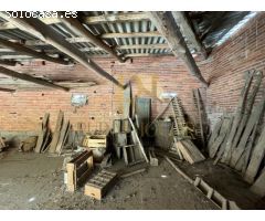 ACEBES DEL PÁRAMO: Casa con gran patio interior.